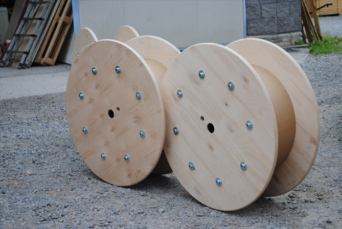 Rocche e bobine in legno prodotte in falegnameria